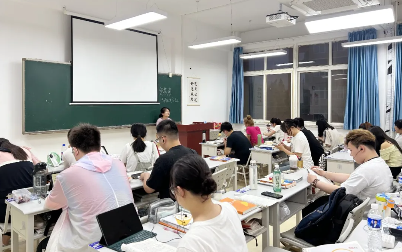 image.png 二本双非一战上岸南京大学,人生要敢于突破上限!