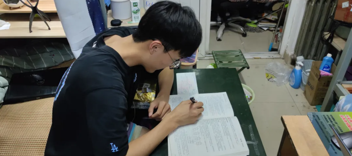 image.png 一战跨考上岸北邮!“折磨自己”就是考研成功的真谛